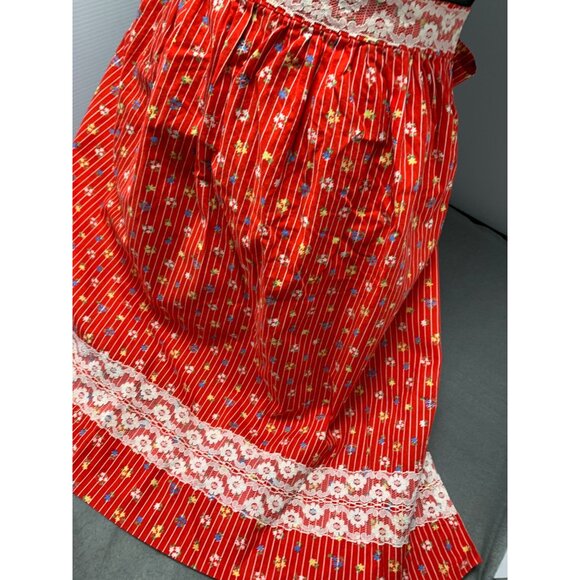 Handmade Vintage Red Floral Apron with White Lace Trim Tie Back - Picture 3 of 9